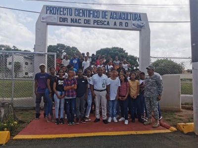 Visita de los estudiantes del colegio Don Bosco a nuestro proyecto científico de acuicultura